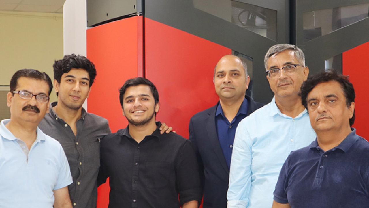 Hora Arts team with the new Xeikon 3500 label press