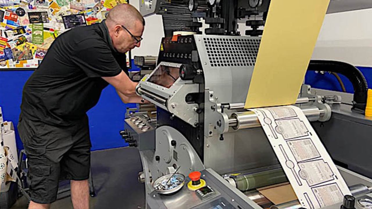 Hub Labels has invested a Grafisk Maskinfabrik (GM) HOTFB330 standalone hot stamp unit to replace its existing equipment and expands label embellishments capabilities