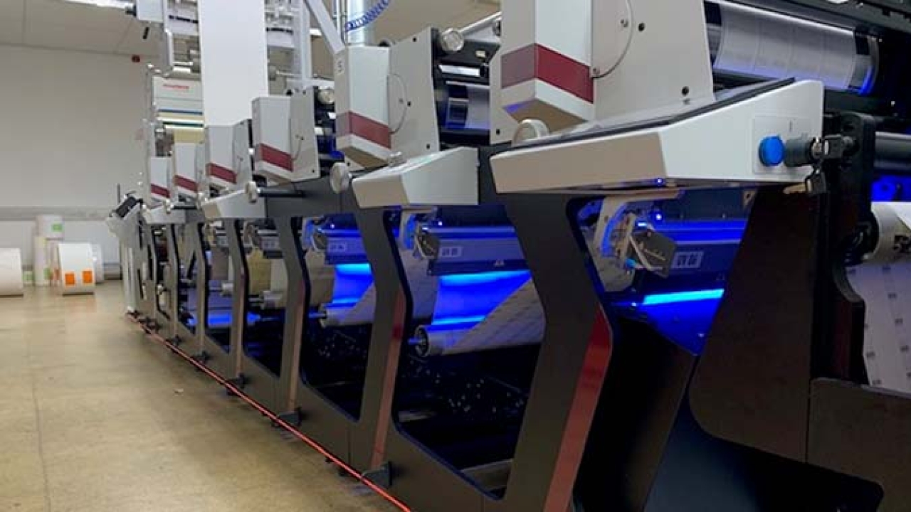 The new flexographic press at Interket is fully equipped with LED UV systems from modulux