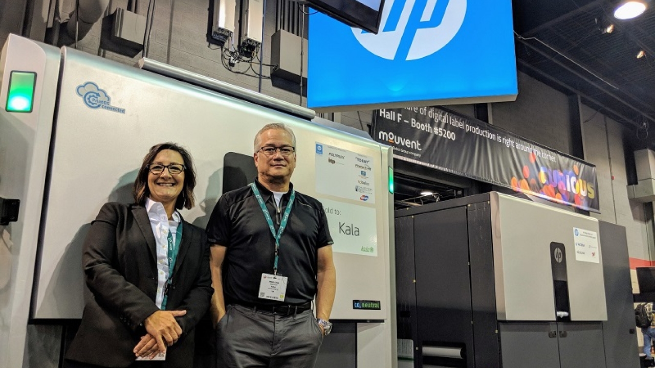 Kala’s Nikki Johnson (left) and Maui Chai (right) on the HP Indigo stand at Labelexpo Americas 2018 Kala’s Nikki Johnson (left) and Maui Chai (right) on the HP Indigo stand at Labelexpo Americas 2018