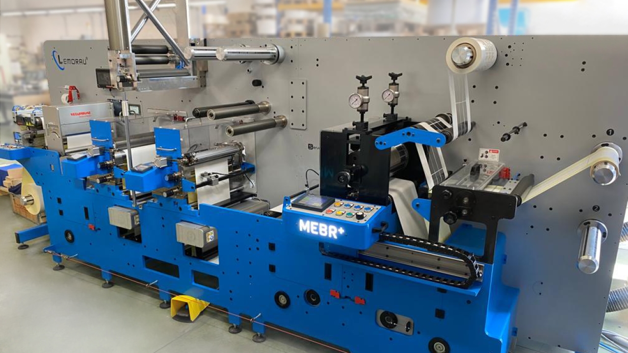 Italian converter Label Glass has added Lemorau MEBR+ modular finishing machine to increase production capacity