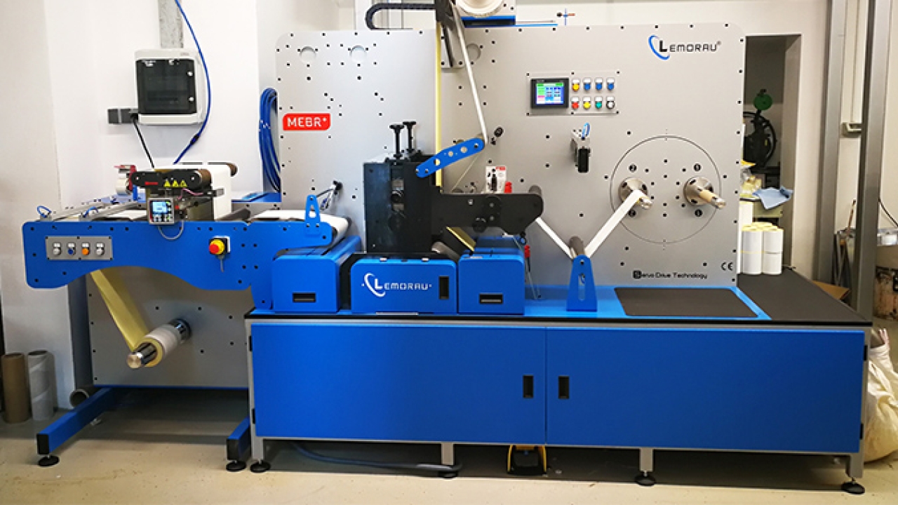 Slovenian converter Tiskarna Čakš has invested in a Lemorau MEBR+ 330 and manual core cutter Lemorau CT1500