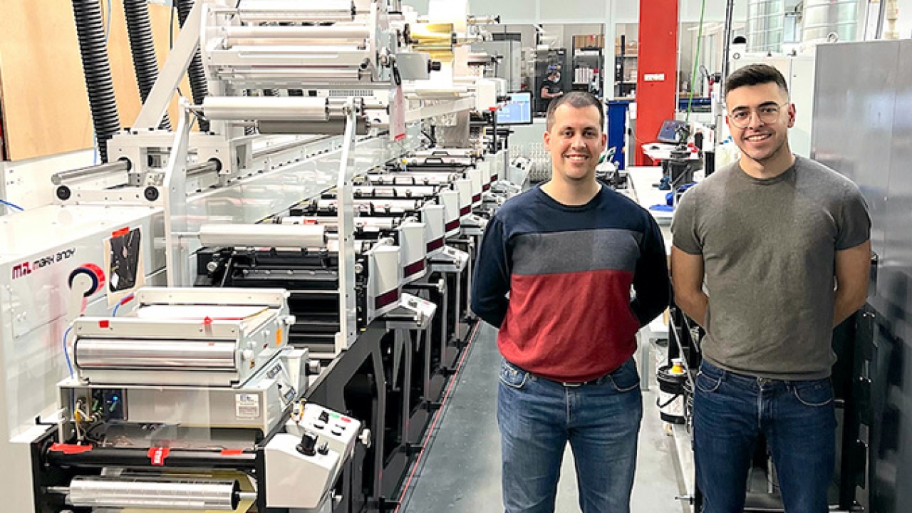 Miguel and Mario Iváñez, sons of the founder and CEO Jose Luis Iváñez, with the company’s new Mark Andy Evolution 5 press