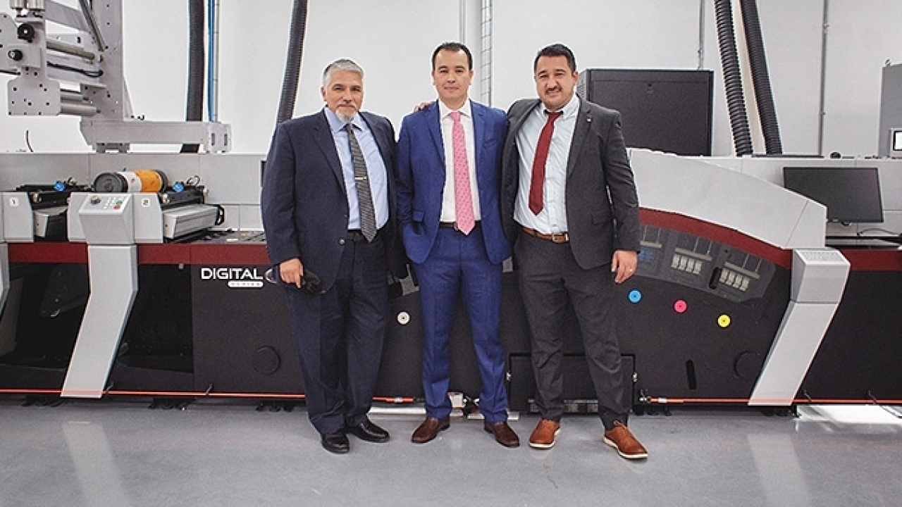 Juan Carlos Arroyave (center), the owner of Etipress, with John Vigna and Kenjiro Celaya of Mark Andy and the newly installed Digital Series HD press