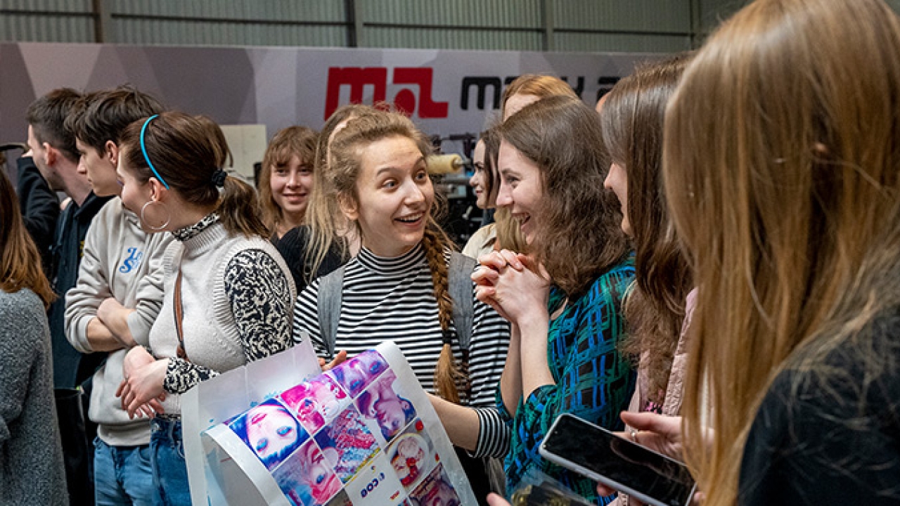 Students from the Printing Technologies Unit of the Faculty of Production Engineering at the Warsaw Technical University have taken part in live demos of three Mark Andy presses