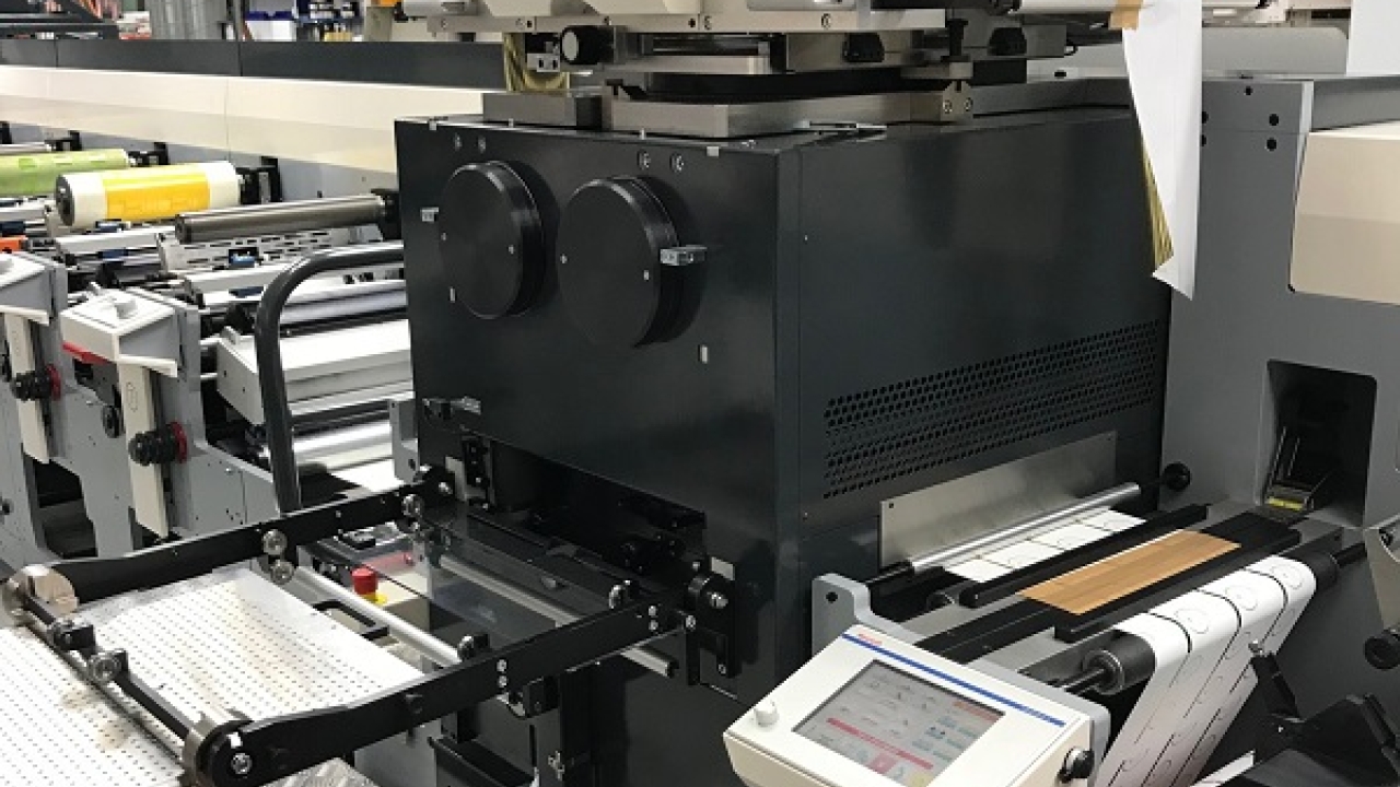 This is the first time an AB Graphic Big Foot module has been integrated on a flexo press, along with another first in the module accommodating 430mm material