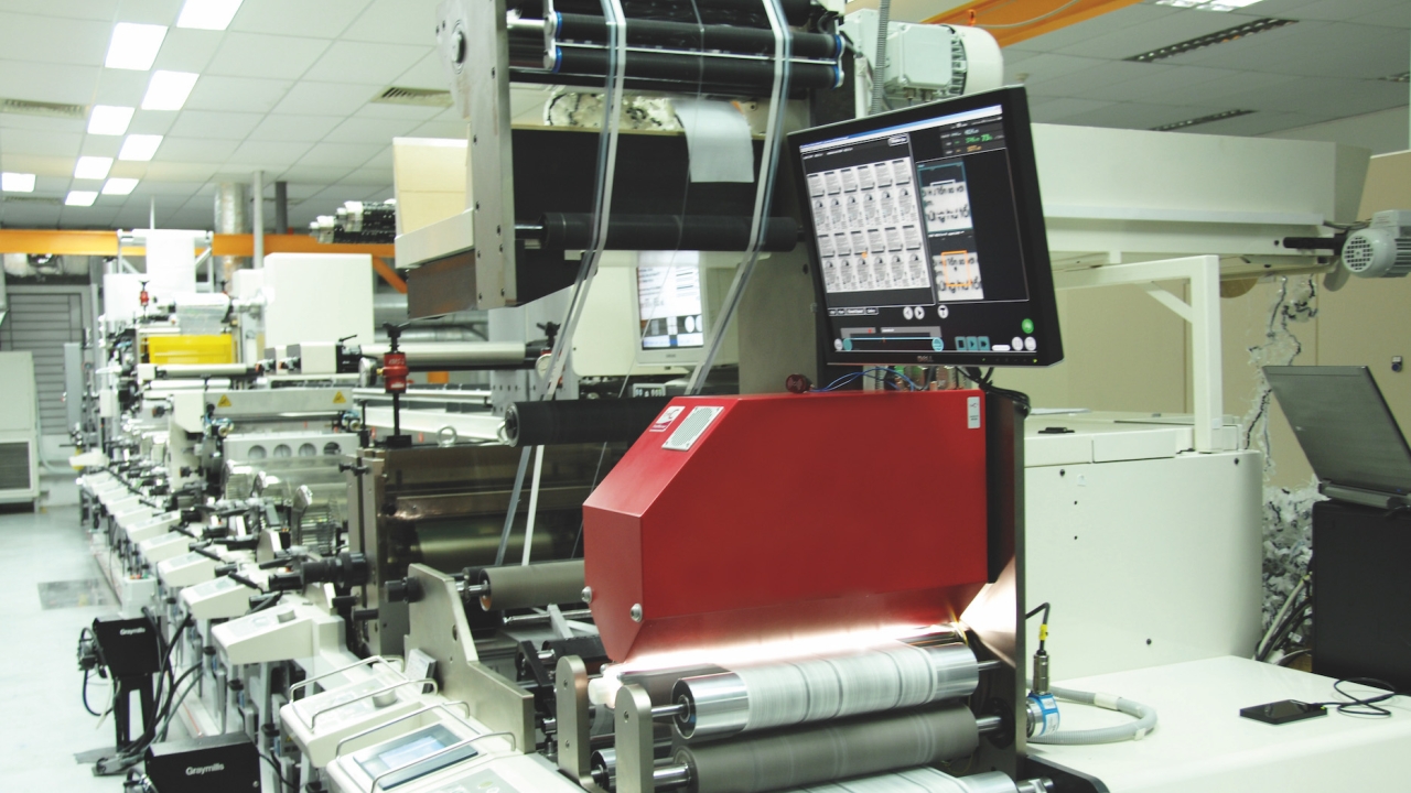 The EyeC ProofRunner Web checks the quality of printed web goods, such as labels, package inserts and flexible packaging