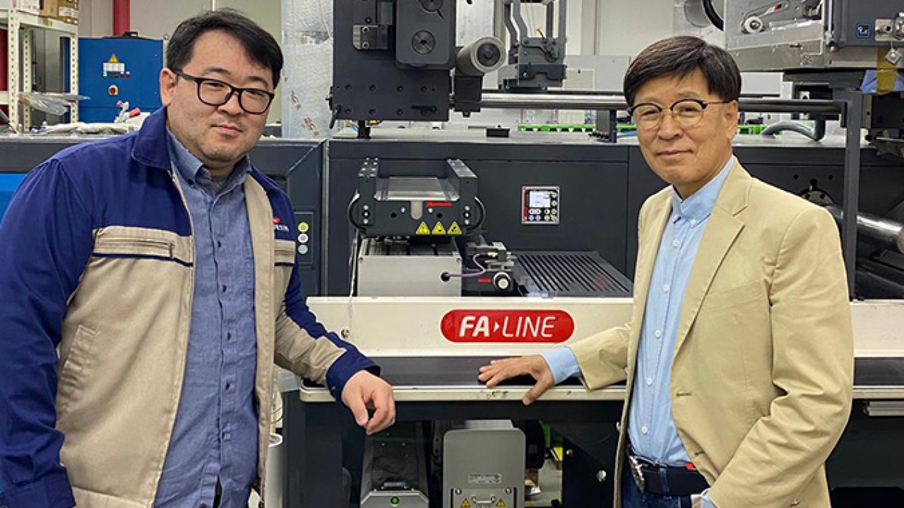R-L: Jang Tae-Soo, president and CEO with Lloyd Jang, general director of Finewebtech Label Solution System in front of their new Nilpeter FA-17