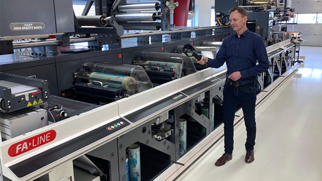 Nilpeter has conducted a video-based demo and training session for 42 employees of the global label manufacturer UPM Raflatac