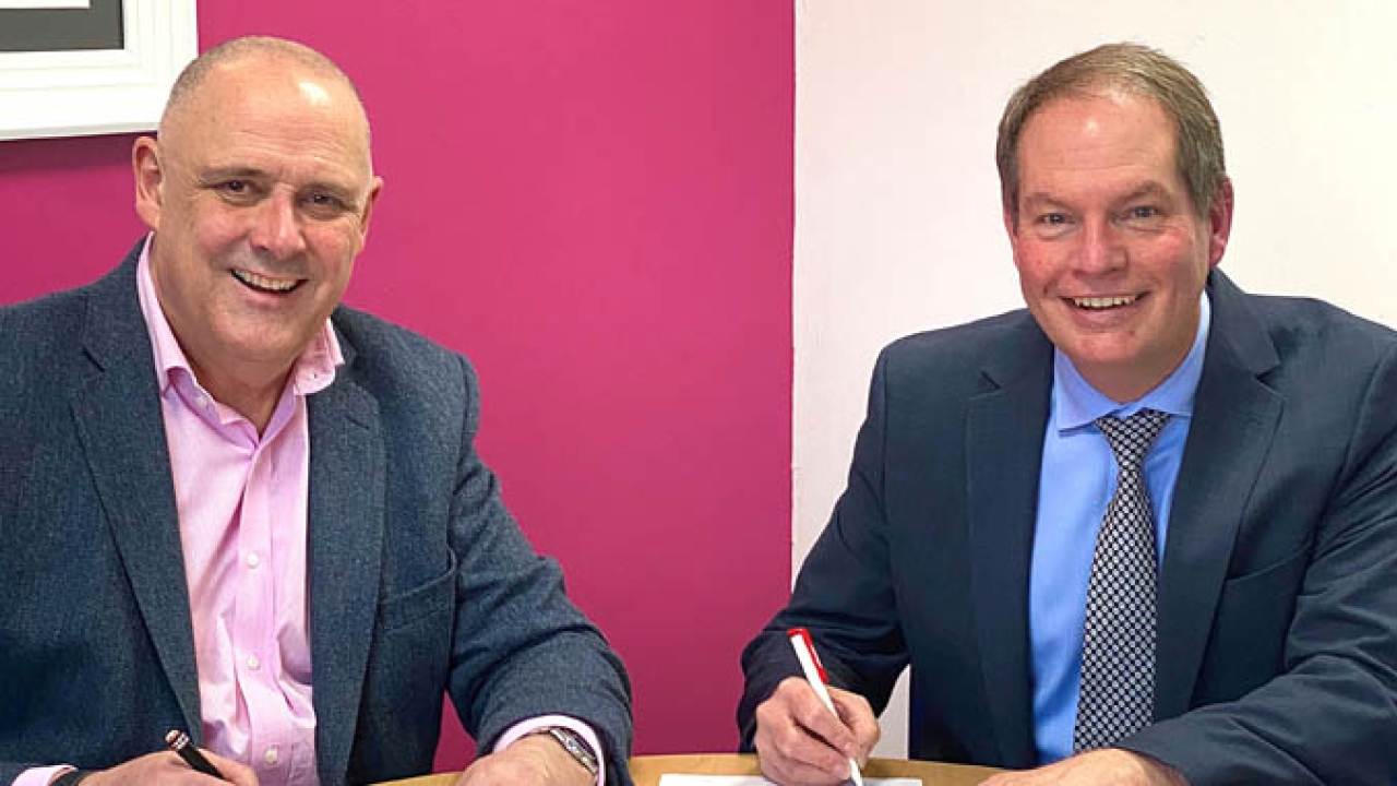 (L-R) Chris Ellison, MD OPM Group and John Hammond, sales director UK, Nilpeter (L-R) Chris Ellison, MD OPM Group and John Hammond, sales director UK, Nilpeter