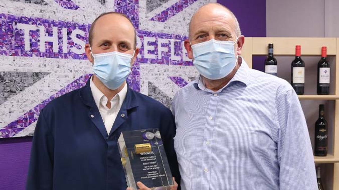 (L-R) Nick Hughes of Nilpeter UK with Shaun Hanson, Reflex Label Plus, holding the Best Print Award from the 2021 FlexoTech International Print & Innovations Awards