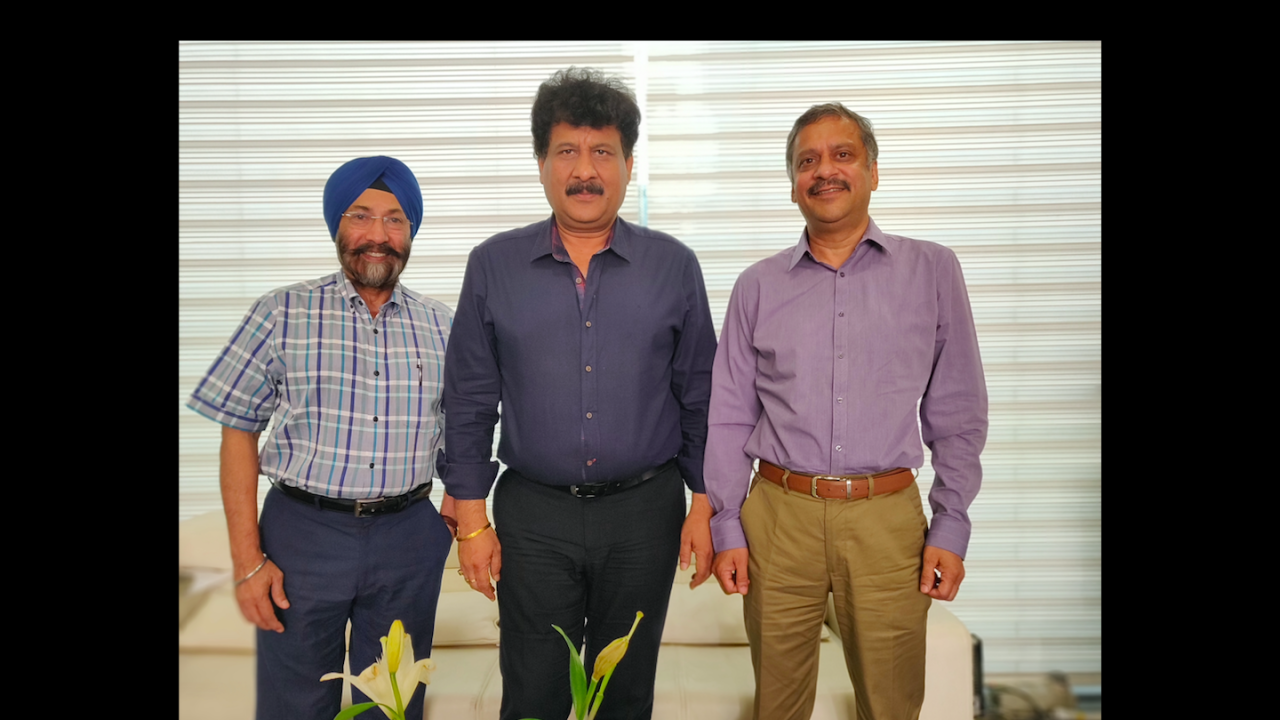 L to R: Harveer Sahni of Weldon Celloplast, LMAI president Kuldip Goel and treasurer Dinesh Mahajan discuss about the upcoming LMAI conference in July in Kochi L to R: Harveer Sahni of Weldon Celloplast, LMAI president Kuldip Goel and treasurer Dinesh Mahajan discuss about the upcoming LMAI conference in July in Kochi