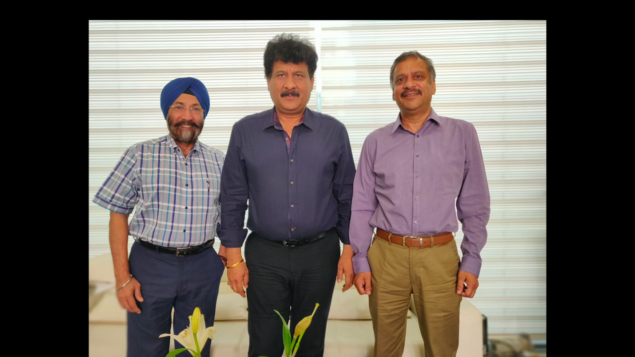 L to R: Harveer Sahni of Weldon Celloplast, LMAI president Kuldip Goel and treasurer Dinesh Mahajan discuss about the upcoming LMAI conference in July in Kochi 