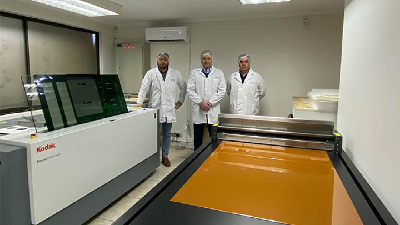 (L-R) Cristian Mella, head of Development; Luis Sirhan, founder and general manager; and Raúl Azócar, head of Production at Siflex Packaging