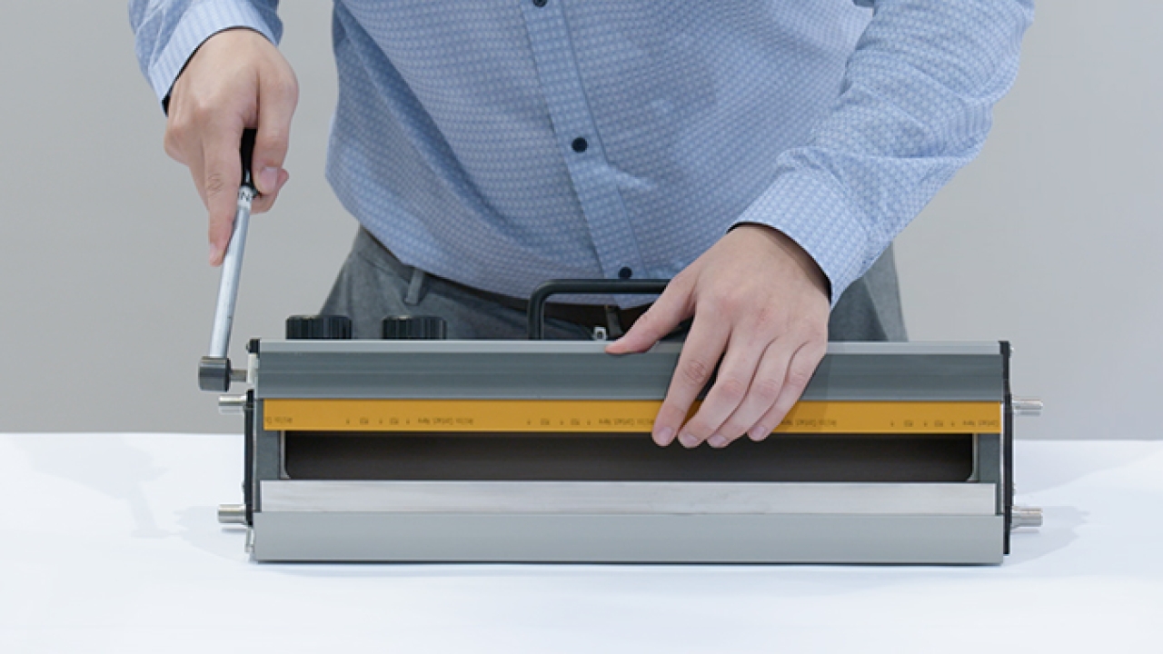 Tresu and Flexo Concepts introduce quick-change plastic doctor blade system Tresu and Flexo Concepts introduce quick-change plastic doctor blade system