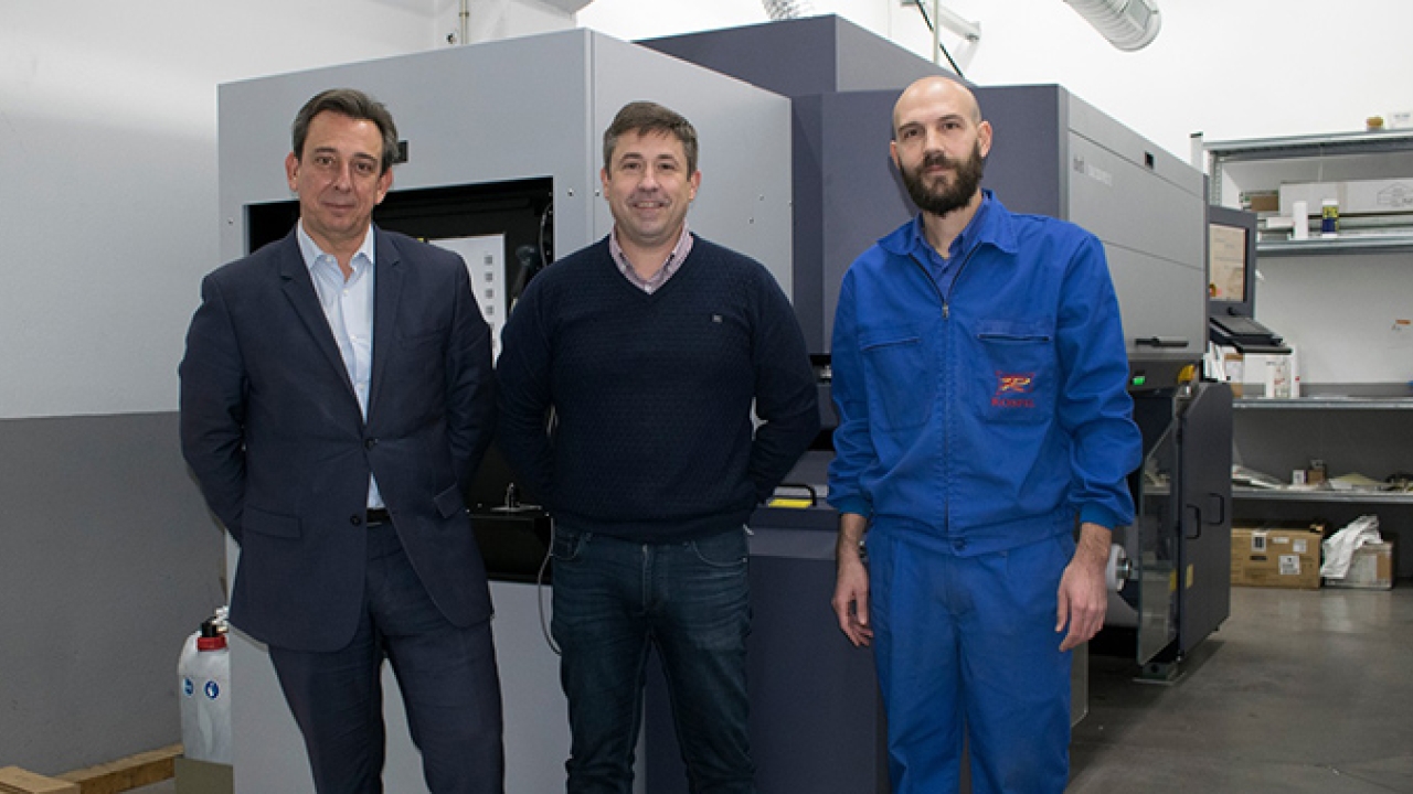 L- R: Raúl Pérez, Durst; Jorge Pérez, deputy manager and Guillermo Romero, Tau RSC E operator L- R: Raúl Pérez, Durst; Jorge Pérez, deputy manager and Guillermo Romero, Tau RSC E operator
