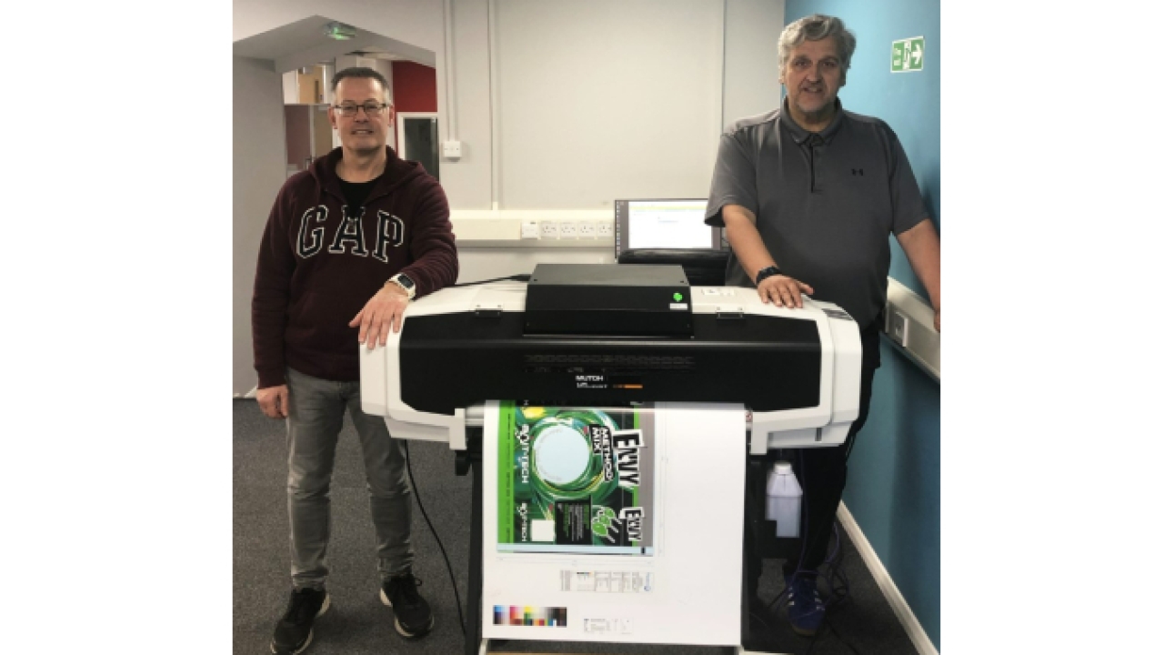 Left to Right: Waldo Ltd Colour Management Technician Darren Havercroft and Managing Director Phil Walmsley with the CGS Oris and Mutoh proofing solution