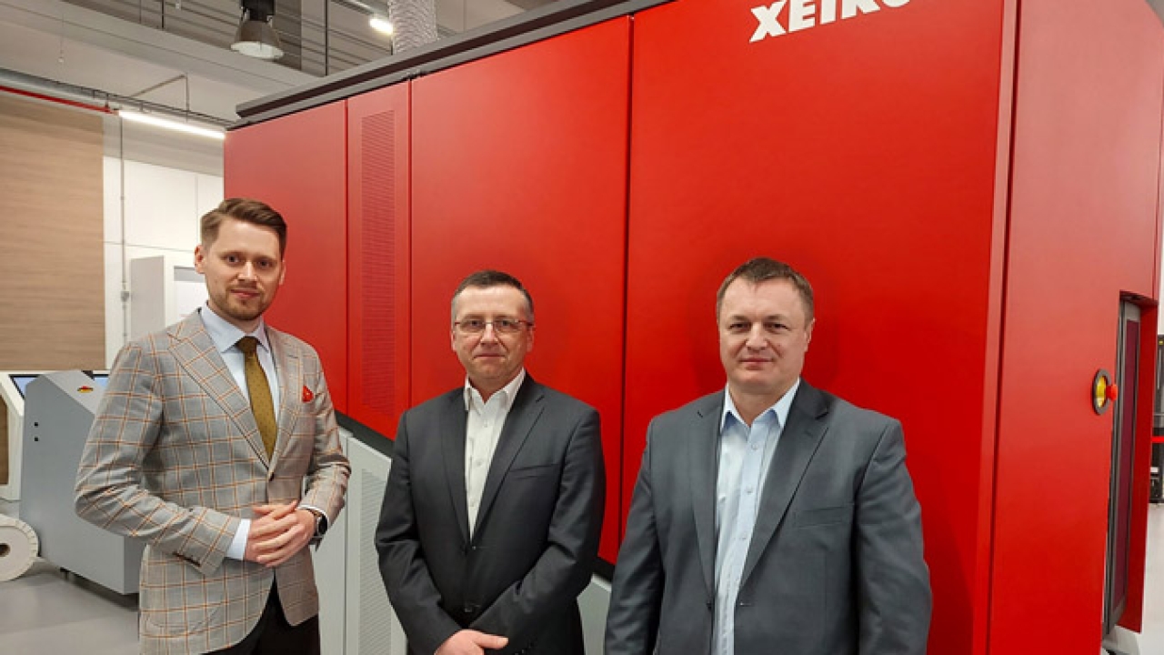 (L–R) Michał Kuczkowski (sales manager Poland, Labels & Packaging, Xeikon) Adam Ambrozkiewicz (business development manager, Smart LFP), and Remigiusz Pokuciński (business development manager, Smart LFP)