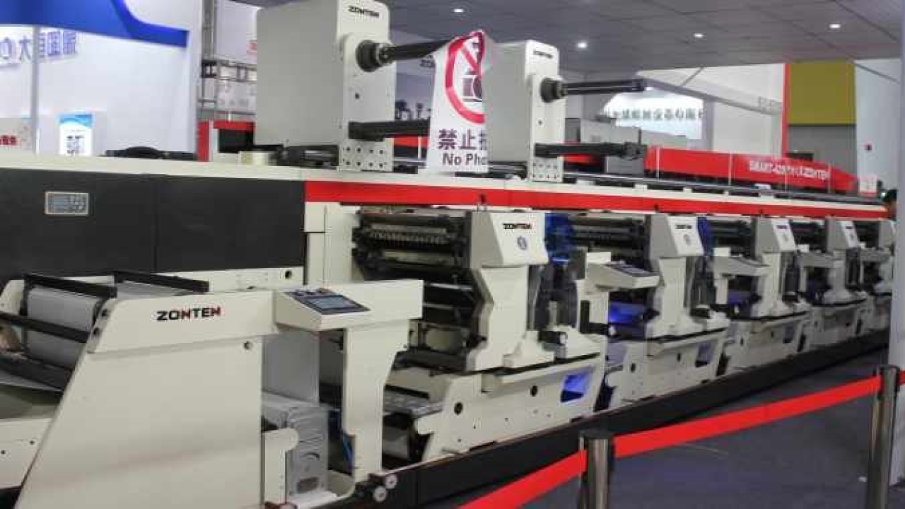Smart-420 features shaftless drive technology, an automatic alignment system and a pre-register system Smart-420 features shaftless drive technology, an automatic alignment system and a pre-register system