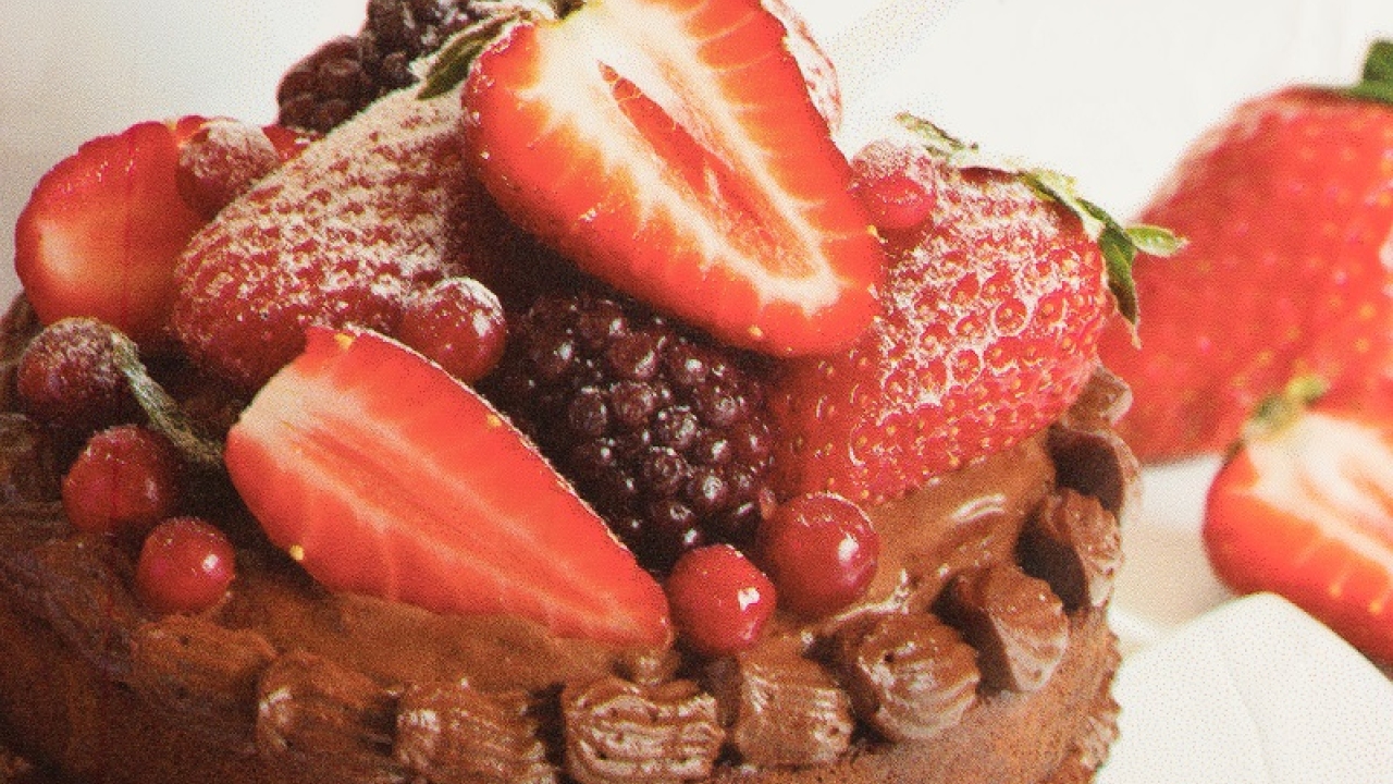 Chocolate cake and strawberries screened with Bellissima DMS Chocolate cake and strawberries screened with Bellissima DMS