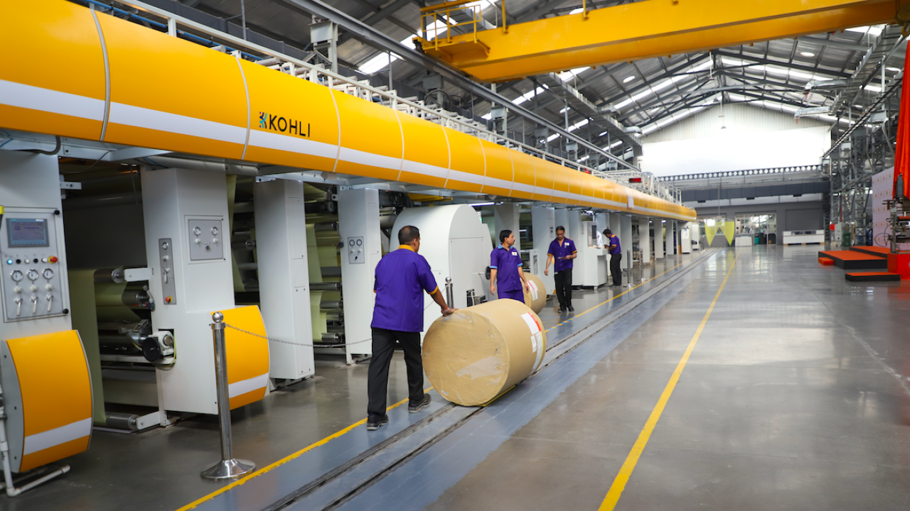 SMI invites label converters to show the state-of-the-art infrastructure that the company utilizes to manufacture more than 100 million sqm of labelstock every year.