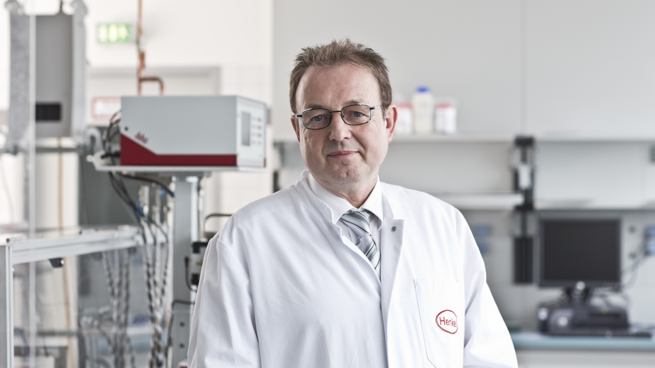 Henkel expert Hartmut Büsching will present new developments of food contact adhesives and other water-based solutions for paper converting applications Henkel expert Hartmut Büsching will present new developments of food contact adhesives and other water-based solutions for paper converting applications