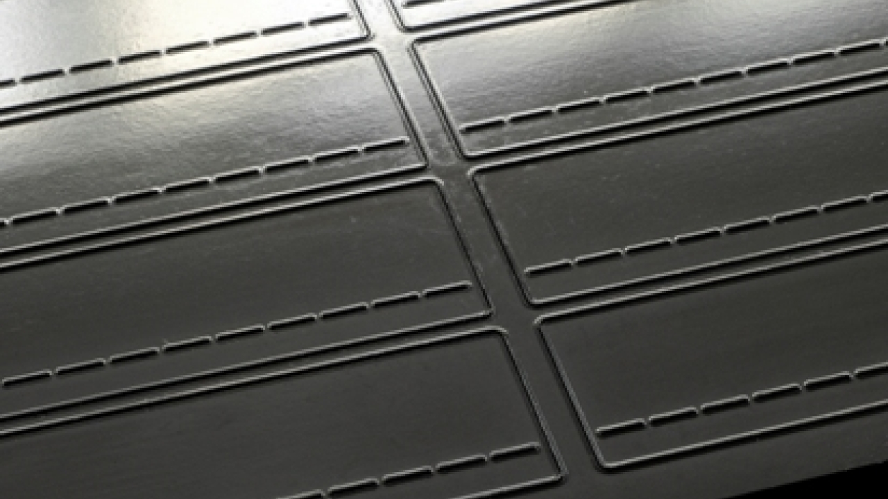 Improved flexible dies for flexible packaging