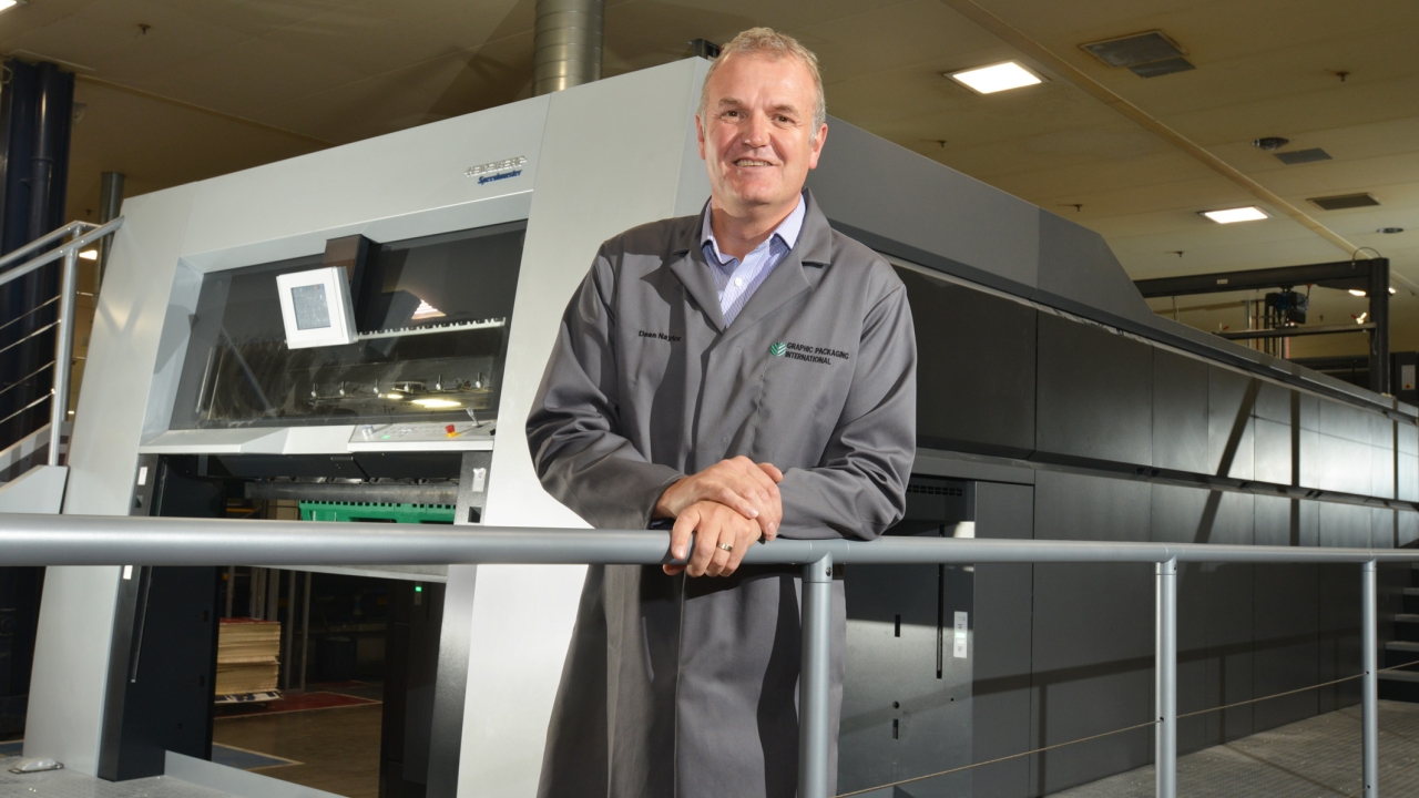 Graphic Packaging plant manager Dean Naylor with the UK's first 18,000sph Heidelberg Speedmaster XL 145