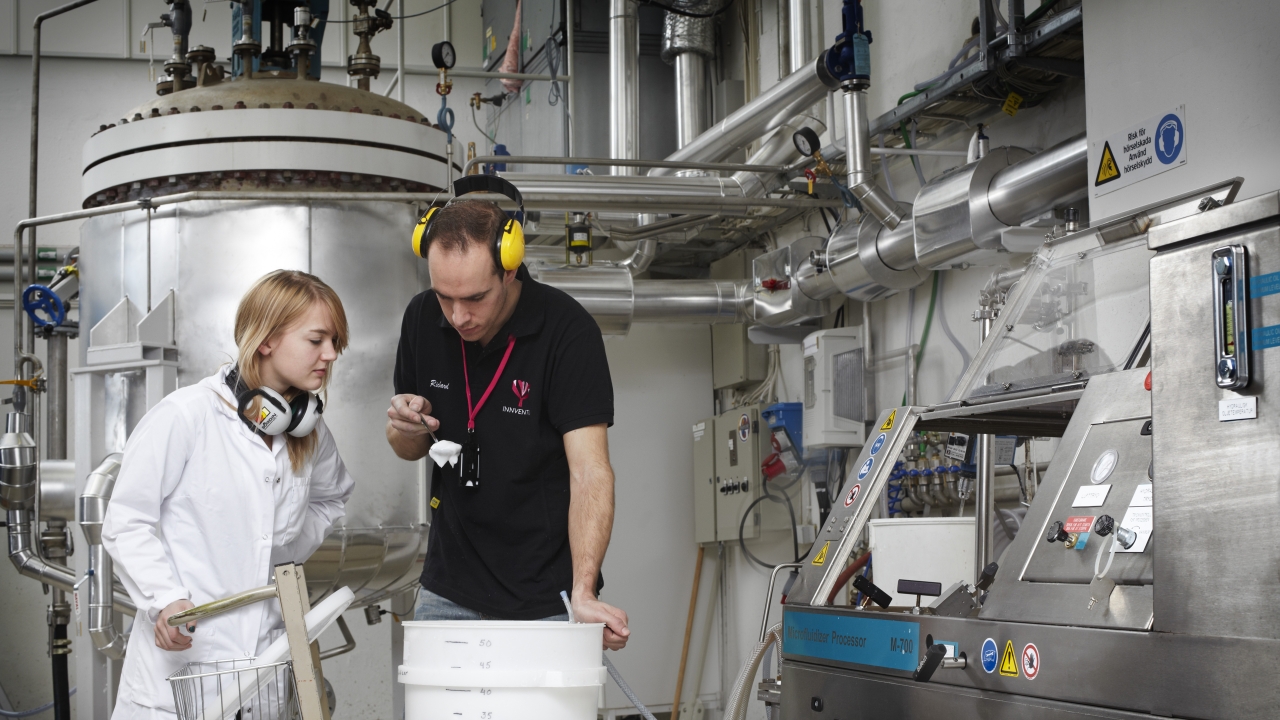 Innventia and BillerudKorsnäs have entered a collaboration with the purpose of building a mobile demonstration plant for nanocellulose and to test the material in full-scale papermaking