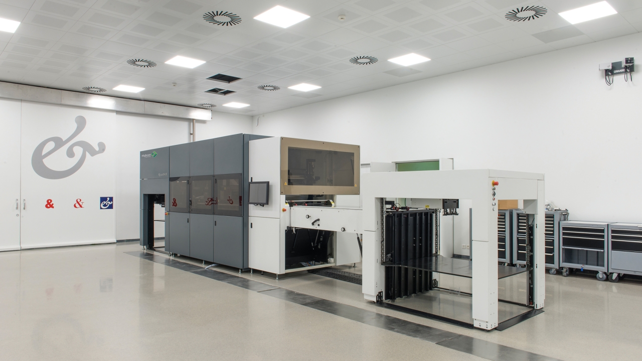 Staples installs Highcon Euclid to promote the system across Europe Staples installs Highcon Euclid to promote the system across Europe