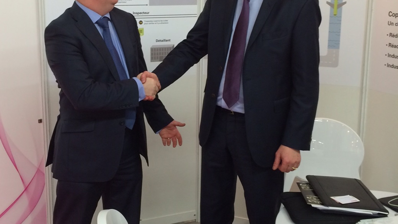 Nigel Tracey, international sales director of Highcon, and Henri du Bos, Aspapharm CEO