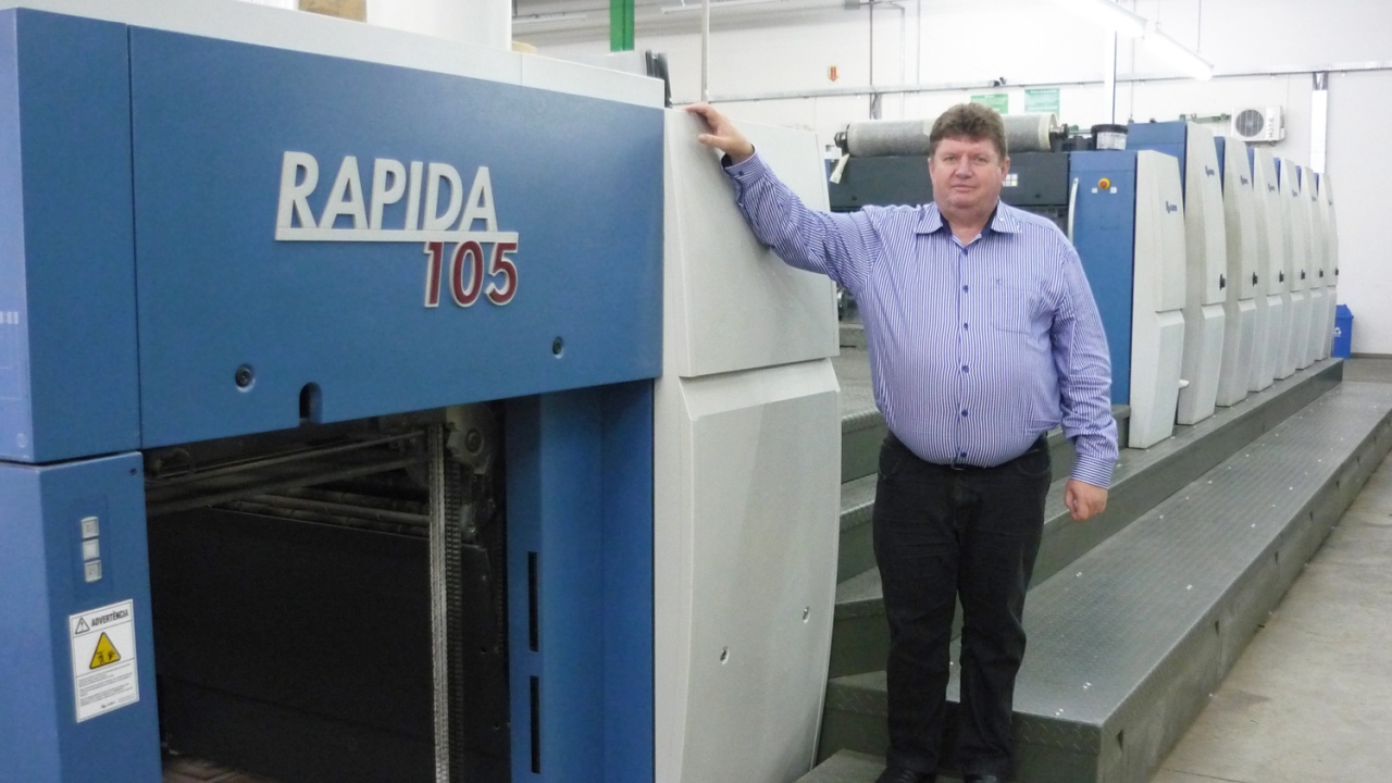 Gráfica Rex owner José Luiz Lermen with the new KBA Rpaida 105 Gráfica Rex owner José Luiz Lermen with the new KBA Rpaida 105