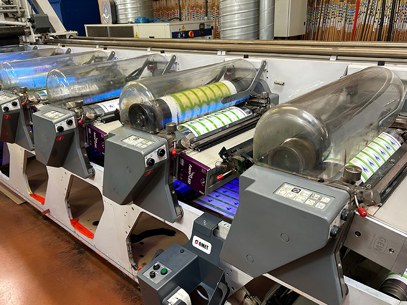 The UV arc and LED lampheads can be interchanged between print stations, for complete production flexibility.