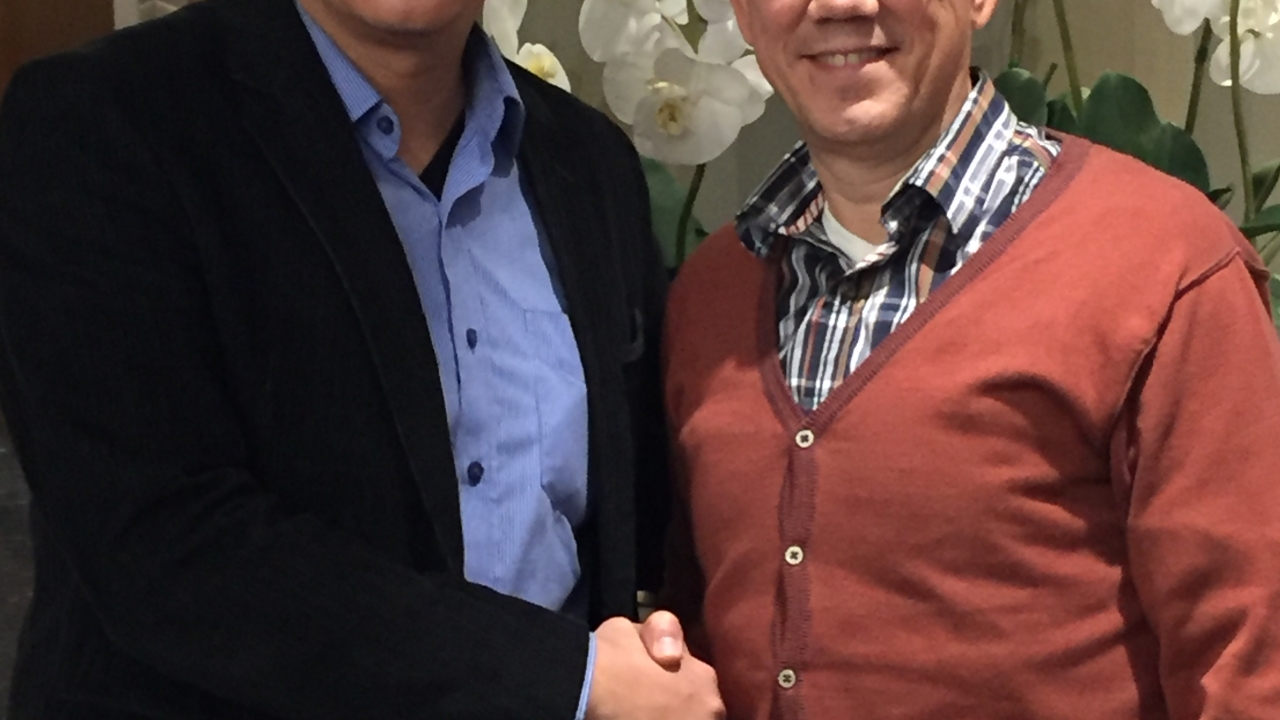 Eric Hoendervangers (right), MPS commercial director, with John Villalobos, founder of Fencsa, one of the Dutch press manufacturer's new agents in South America