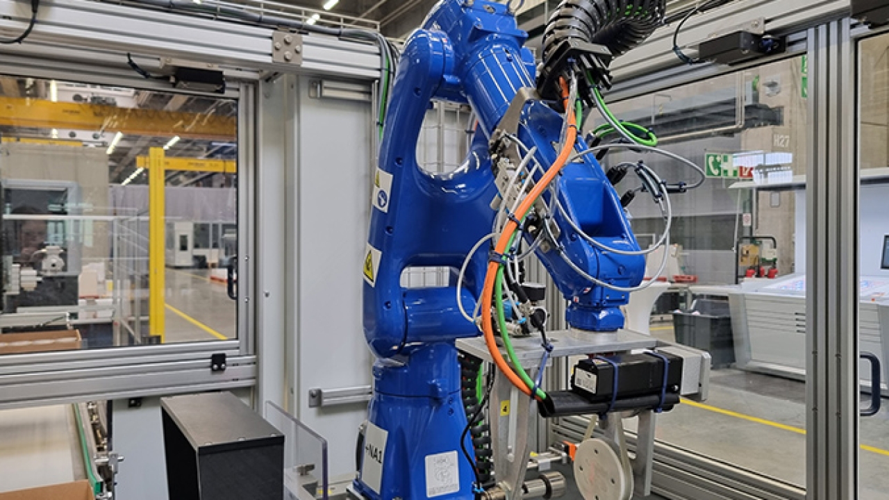 Polar Mohr has set up its DC-12 Rapid, a fully automated technology for label production at Heidelberger headquarters, where it became an integral part of the showroom and is now available for demonstration